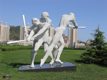 重慶雕塑公司告訴大家常見(jiàn)的雕塑種類有哪些？